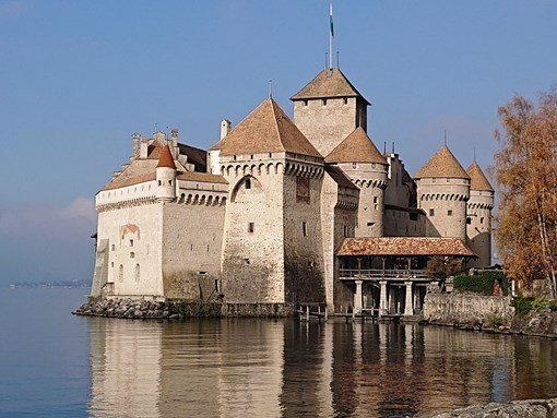Private excursion Chillon Montreux Glacier 3000 Gruyères Cheese Chocolate Bern Interlaken Private excursions and tours to discover Switzerland