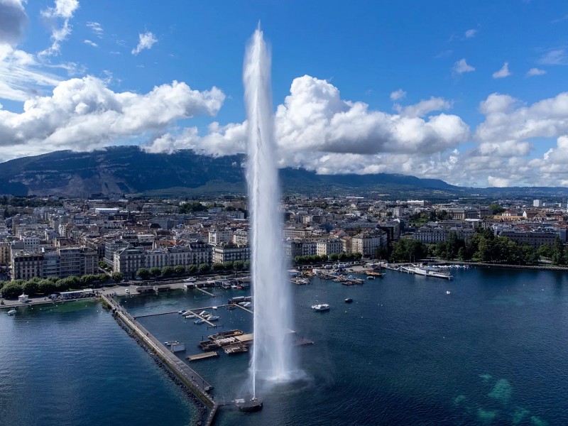 Geneva Airport Transfers Geneva city with the fontaine and the lake